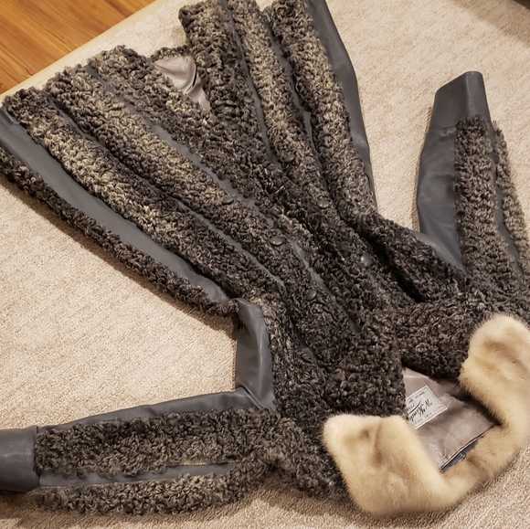 Beautiful Canadian made Top of the line Persian Lamb - Picture 3 of 6